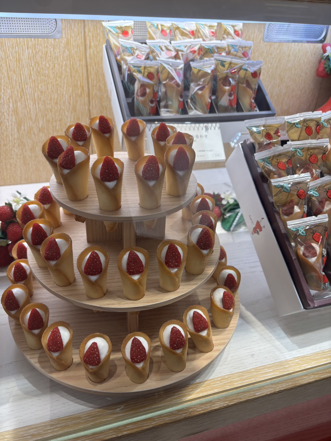 草莓造型甜點展示架