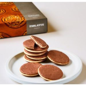 【預購】FiOLATTE┃日本代購┃巧克力拿鐵夾心｜榛果拿鐵風味┃夾心餅乾┃布雪夾心蛋糕┃千層酥餅┃巧克力餅乾｜東京伴手